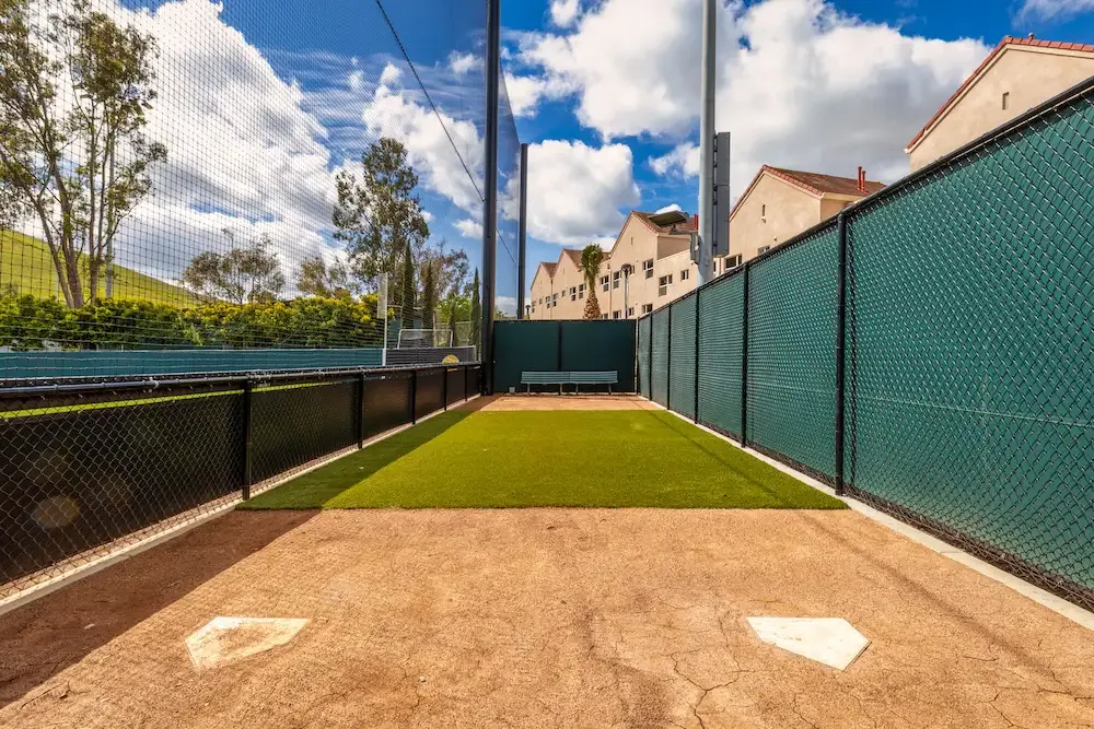 New warm-up area for 肯考迪娅鹰 softball players